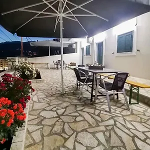 Dina's Appartement Himarë